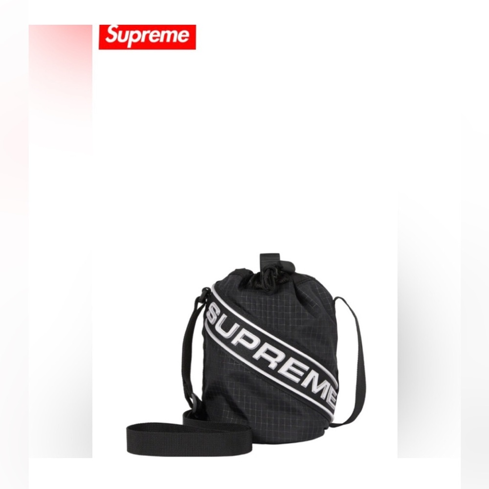 SUPREME Authentic black water resistant & reflective cinch pouch bag NEW!